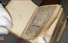 Ellopott 400 éves Biblia került vissza tulajdonosaihoz
