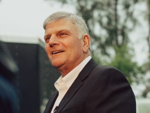 Segély csoportokat küld Franklin Graham szervezete Európába