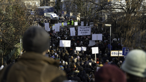 Vád alatt a Biblia - szimpátiatüntetés Päivi Räsänen finn képviselő mellett