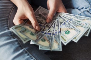 Adómentes minimálbér? Kinek jár az SZJA visszatérítés? - Dr. Korossy Csaba