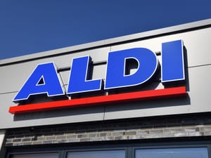 Az Aldi kisfilmje szerint a magzat "élősködő parazita"