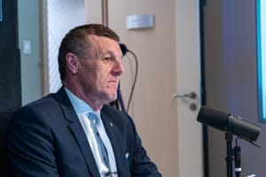 Resperger István: A fegyverkezési verseny a kényszer szüleménye