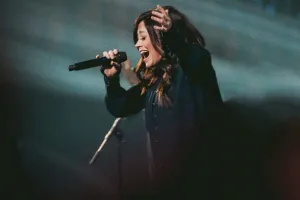 Kari Jobe: Rendkívül fontos az egyedüllét Istennel, most rá kell öszpontosítani