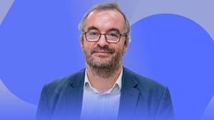 Nem csitulnak a hidzsáb-tüntetések - Sárközy Miklós