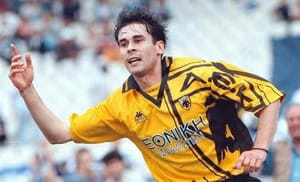 LGBTQ törvény miatt ítélték el Görögország egyik ikonikus futballistáját