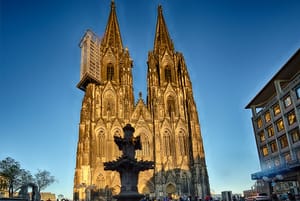 Egyre kevesebben járnak templomba és egyre többen hagynák ott az egyházukat Németországban