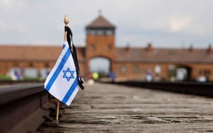 Tanulmány: a holland fiatal felnőttek negyede kételkedik a holokauszt igazságában