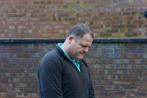 Gondolatban imádkozott elhunyt kisfiáért egy veterán - megbírságolták érte