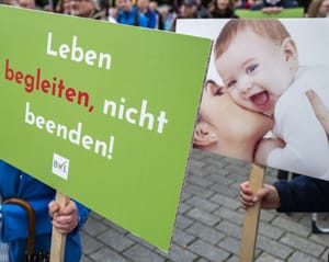 Betiltanák Németországban az abortuszklinikák előtti tüntetést és imádkozást