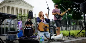 Veszélyesnek neveztek egy keresztény énekest Amerikában