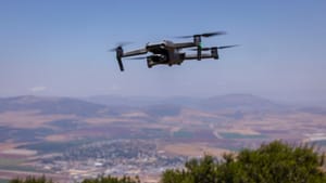 Rendkívüli: Izrael északi részén is megszólalt a légiriadó