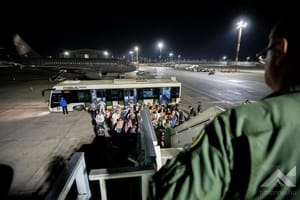 Különleges mentőakció keretében 215 magyart hoztak haza Izraelből