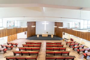 Antiszemita motívumok miatt letakarták a bécsi Pauluskirche ablakait