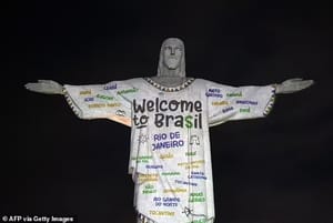 Nem mindenki díjazta a Taylor Swiftnek öltöztetett Krisztus szobrot