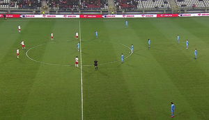 Videó: engedély nélkül emlékeztek meg az áldozatokról a meccs elején