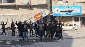 Hamász terroristák százai adják meg magukat az izraeli katonáknak