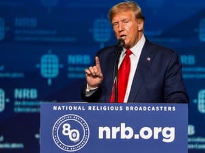 Donald Trump: "Megvédjük Istent a köztereken"