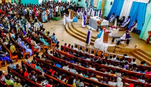 Tragédia: terroristák törtek be egy misére Burkina Fasóban