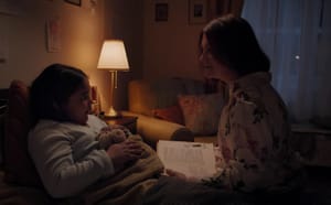 "Embernek maradni" - gyermekeivel készítette új dalát Bayer Friderika