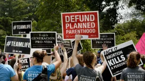 Gyomorforgató: abortált magzatokkal kereskedett illegálisan a Planned Parenthood