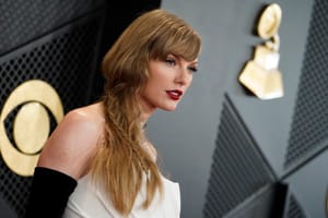 Taylor Swift ezúttal túl messzire ment: legújabb dalaiban a keresztényeken gúnyolódik