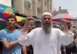 Kommentben estek egymásnak a síiták és a szunniták az iráni elnök halála miatt