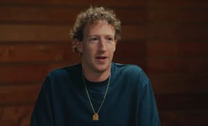 Héber imát énekel lányainak esténként Mark Zuckerberg