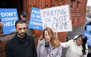 Az egész Egyesült Királyságban betilthatják az imát az abortuszklinikák körül?