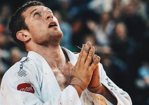 Keresztet vetett az olimpikon, 5 hónapra felfüggesztették