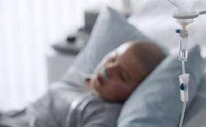 Csodával határos: lekapcsolták a gépekről, majd felépült a betegségből egy 4 éves kisfiú