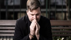 Megbukott a NER "díszpapja"