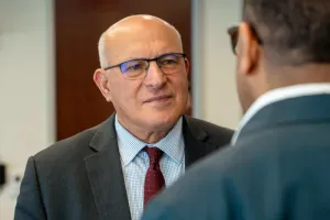 "Illegális istentisztelet" miatt ítéltek el egy lelkészt Algériában