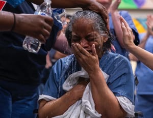 "Szó szerint futottak Jézushoz" - 110 nő keresztelkedett meg egy Las Vegas-i fegyházban