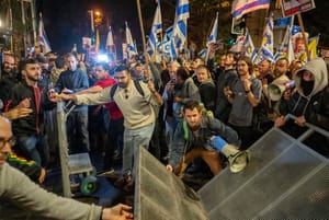 Zavargások törtek ki Izraelben: Netanjahu elbocsátotta a védelmi minisztert