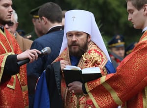 Kirúgták Magyarországról a luxuskastélyban élő orosz ortodox egyházi vezetőt