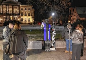 USA: világító szemű Baphomet szobor jelent meg a karácsonyi kiállításon