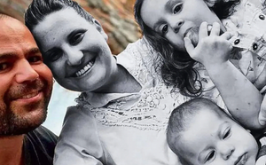 A Lánchíd narancssárga fénybe öltözik a Bibas család emlékére